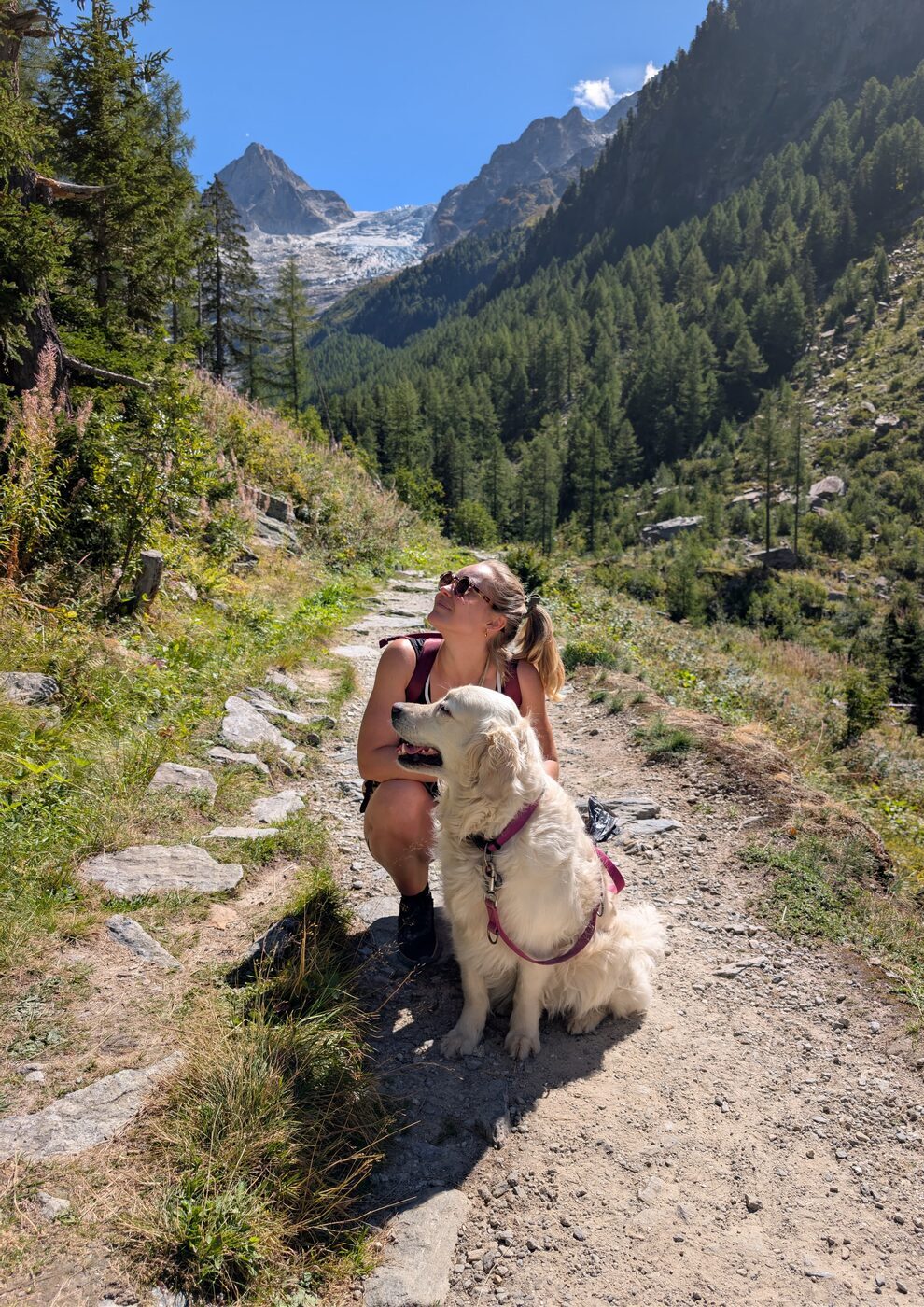 Moi et Saskia lors d'une randonnée en montagne, face au glacier